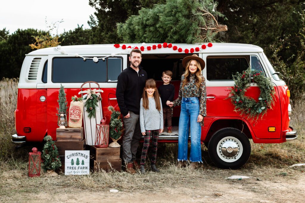 1599856968-Lindsay Herkert Photography VW Bus Holiday Mini Sessions-34
